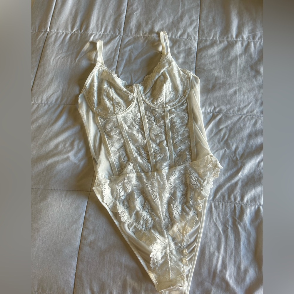 Ivory lace bodysuit!